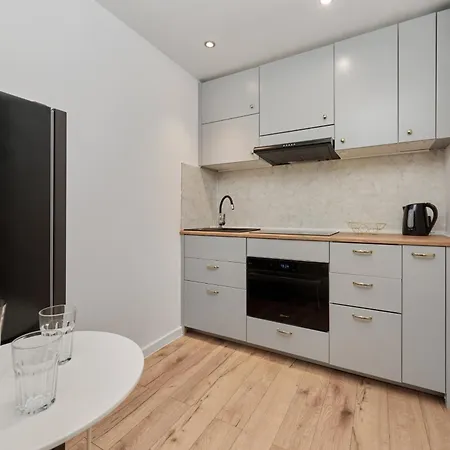 Elegant For 6 Guests Only 1 Km From Main Square By Renters 아파트