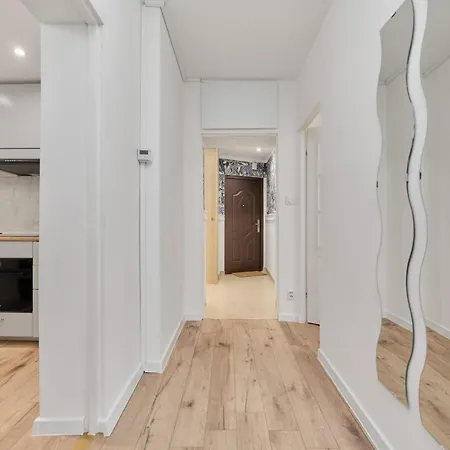 Elegant For 6 Guests Only 1 Km From Main Square By Renters アパート *