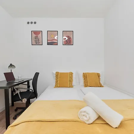 Elegant For 6 Guests Only 1 Km From Main Square By Renters ヴロツワフ