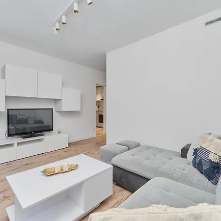 Elegant For 6 Guests Only 1 Km From Main Square By Renters *