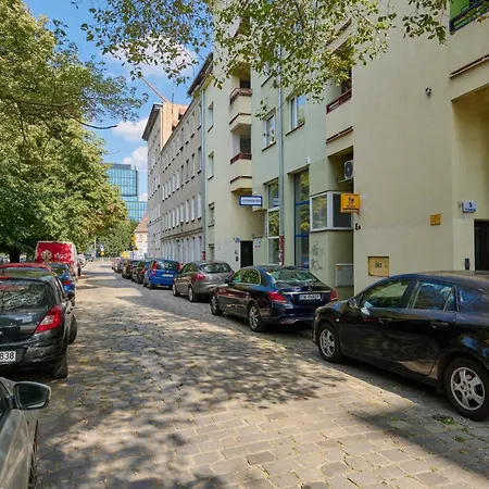 Elegant For 6 Guests Only 1 Km From Main Square By Renters Apartment *